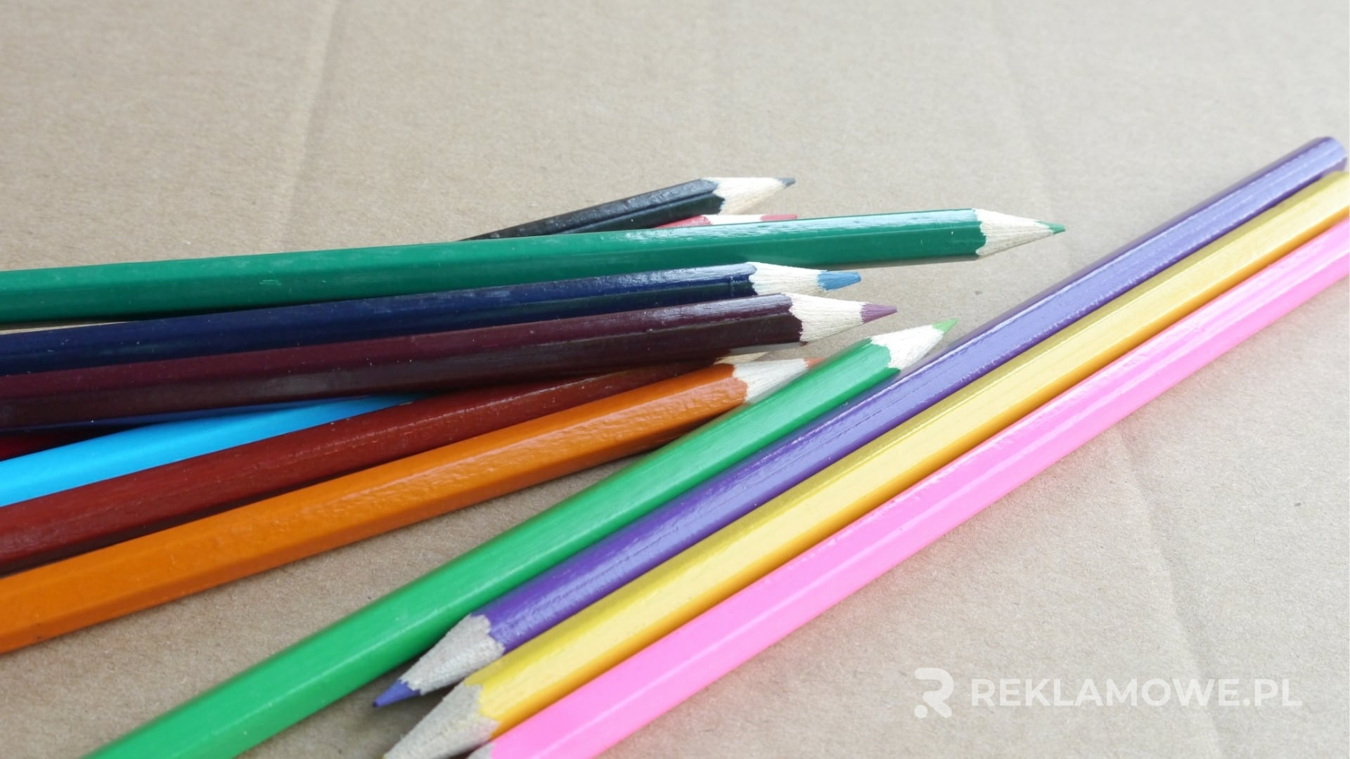 Eko-kredki reklamowe używane w strategii zrównoważonego rozwoju