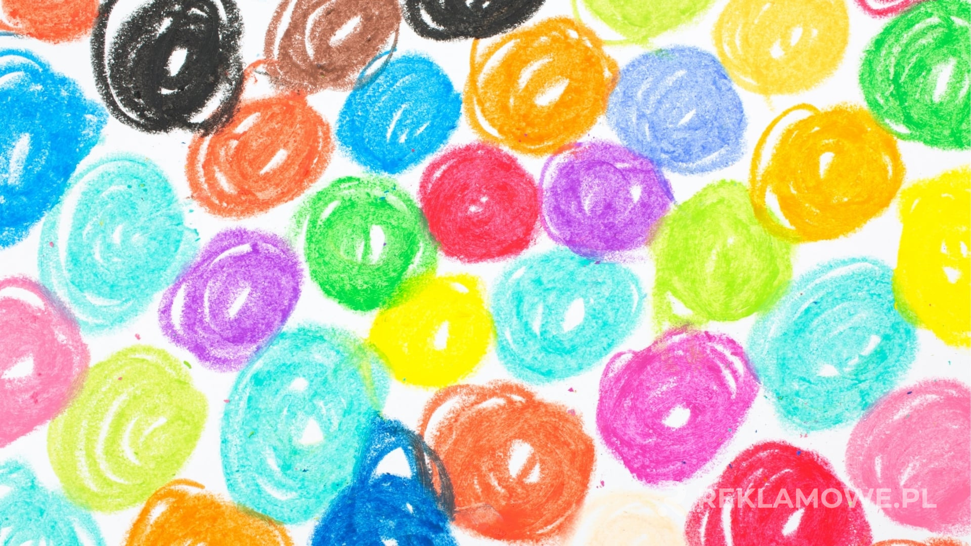 Kolorowe kredki używane w promocji