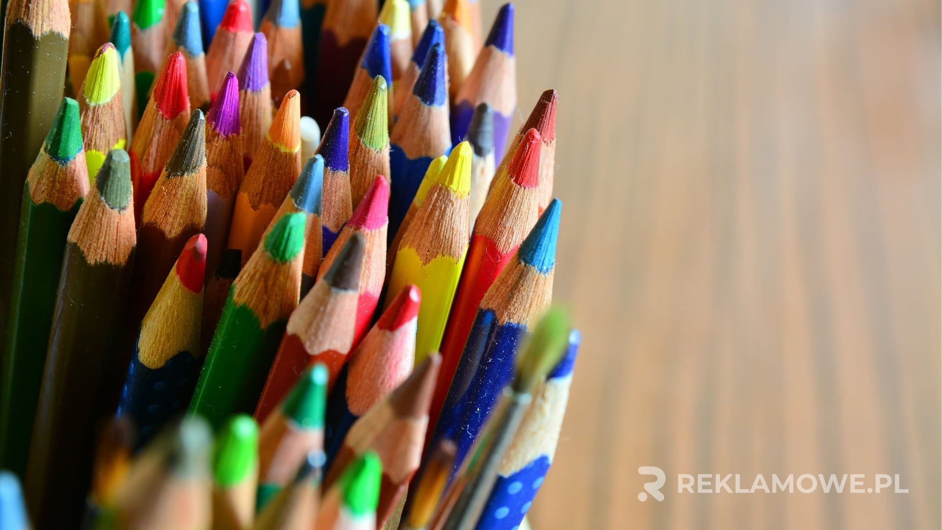 Idealne kredki reklamowe dla twojej firmy Zestaw kolorowych kredek reklamowych